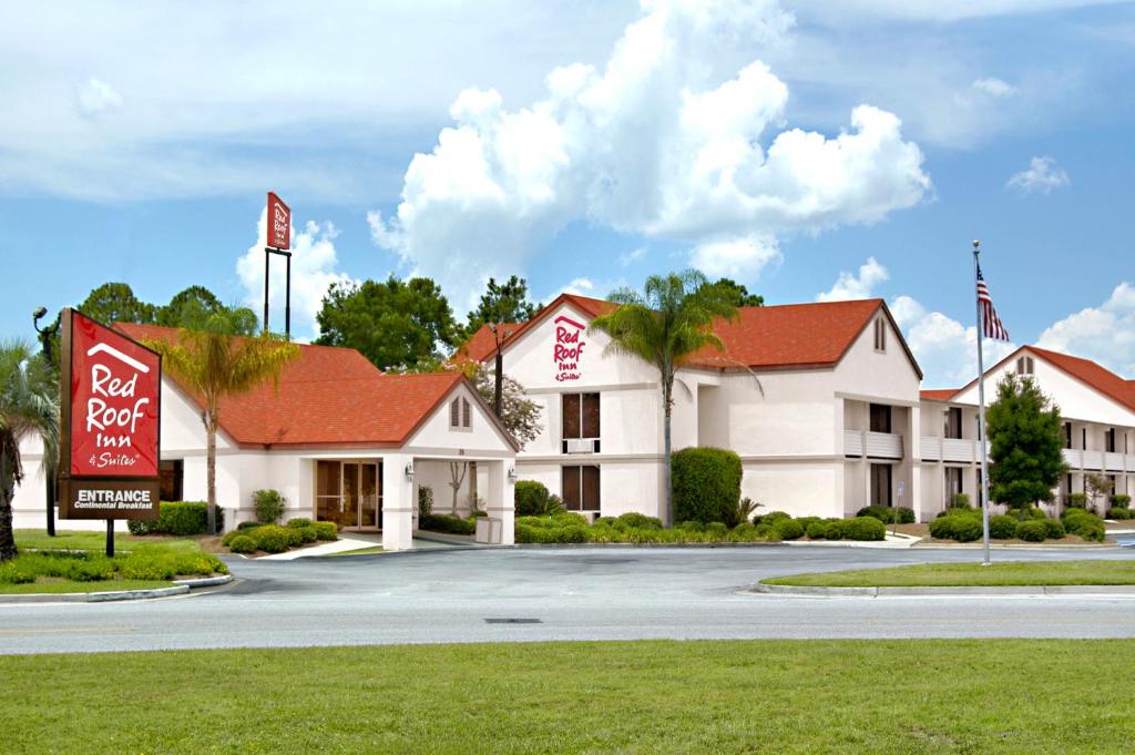 Red Roof Inn & Suites Brunswick I-95 - main image