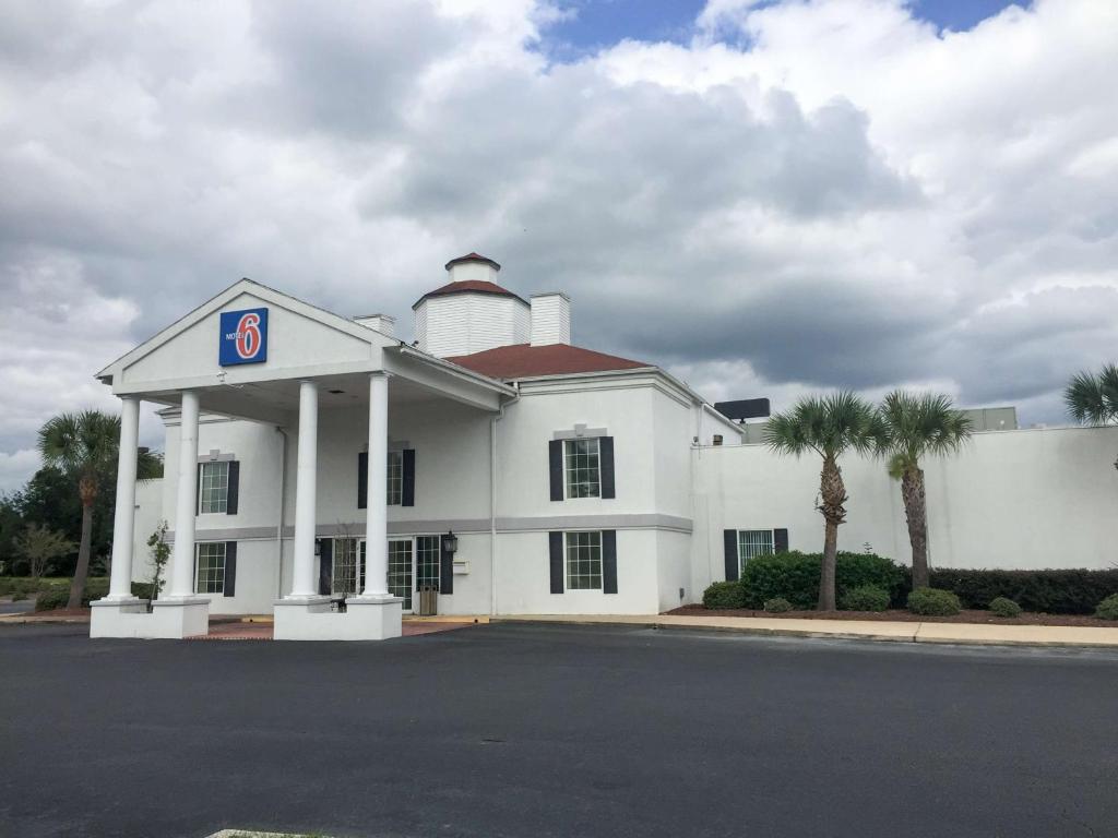 Motel 6-Brunswick GA - main image