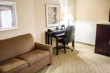 Comfort Suites Brunswick - image 14