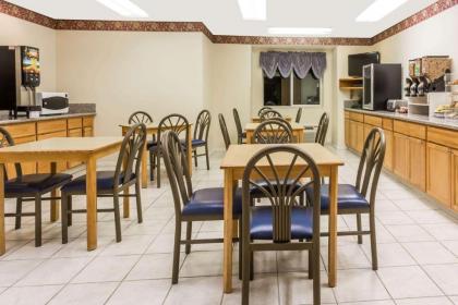 Boarders Inn & Suites by Cobblestone Hotels - Brush - image 13