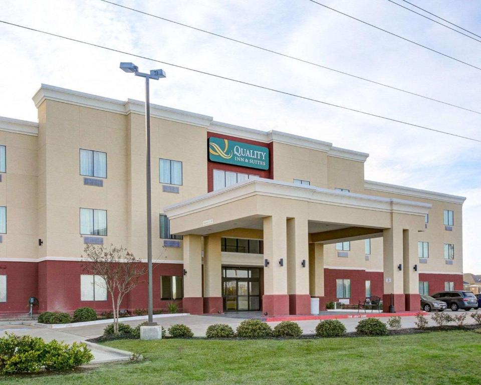 Quality Inn & Suites Bryan - image 2