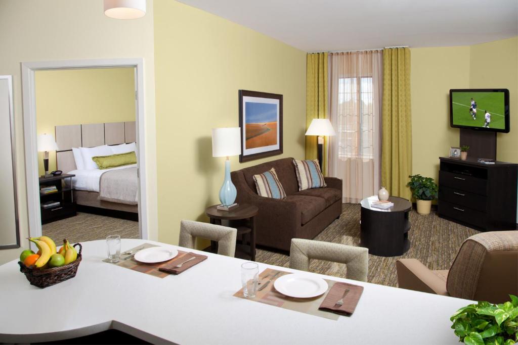 Candlewood Suites College Station an IHG Hotel - image 3