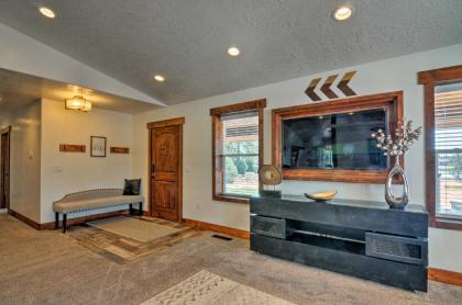 Luxe Bryce Canyon Home with Fireplace Patio and Grill - image 3