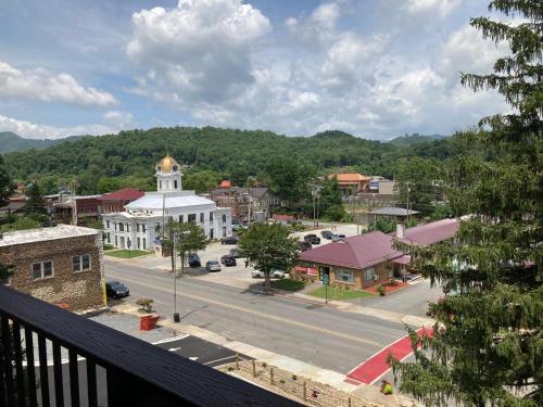 Stonebrook Lodge Bryson City - image 4