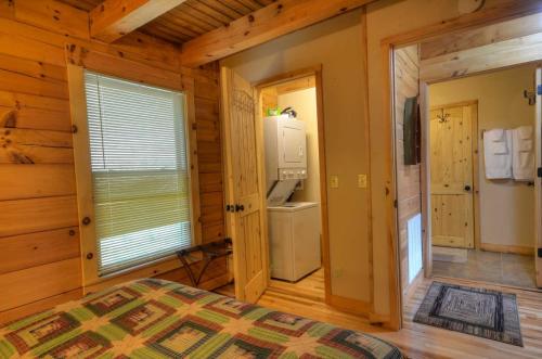 Soaring Eagle Cabin - image 5