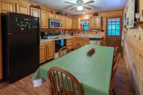 3 Bed 2 Bath Vacation home in Bryson City - image 4