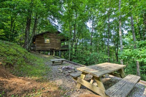 Smoky Mtn Studio Cabin with Picnic Area Pets Allowed - image 4