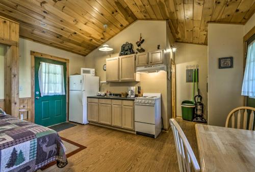 Gone Hiking Bryson City Cabin with Hot Tub and Grill - image 3