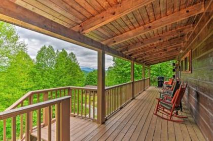 Bryson City Cabin with Private Hot tub and Pool table North Carolina