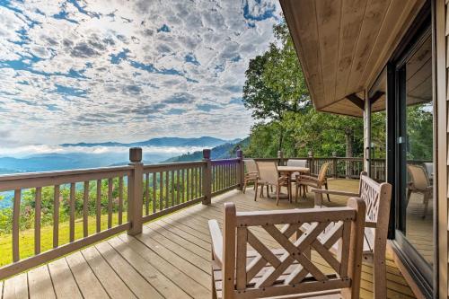 4-Acre Bryson City Mountain Home with Deck and Grill! - image 2