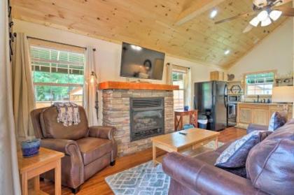 Charming Riverfront Cabin with Private Deck and Hot tub Bryson City