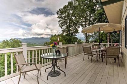 Secluded Home in the Woods with Smoky Mountain Views!