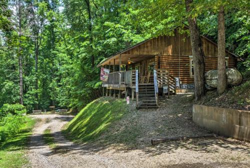 Bear Den Cabin with Hot Tub 4Mi to Nantahala River - main image