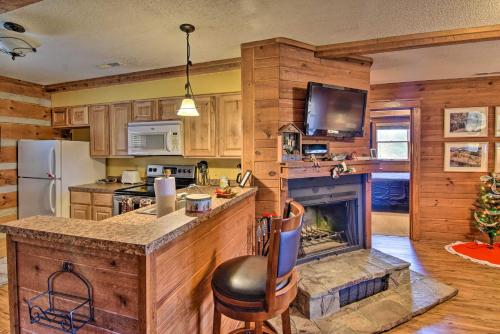 Karolina Cabin Hot Tub and Amazing Smoky Mtn Views! - image 4