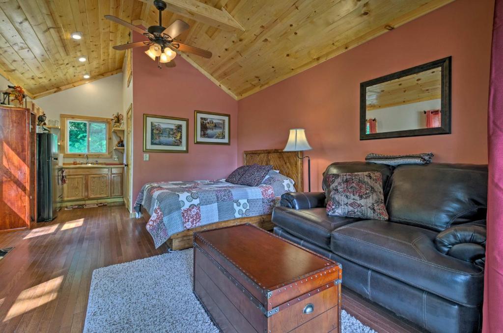 Bryson City Studio with Hot Tub - Near Nantahala! - image 2