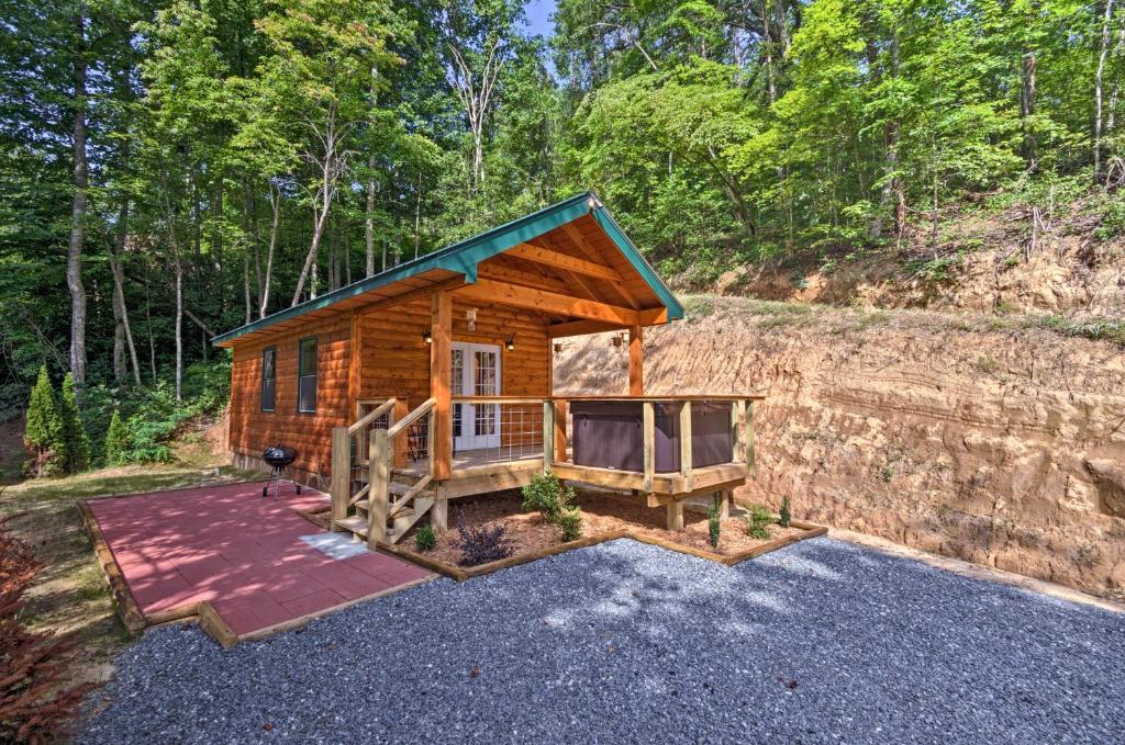 Bryson City Studio with Hot Tub - Near Nantahala! - image 6