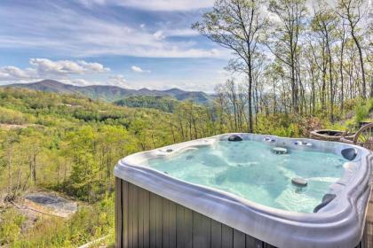 Elevated Cabin Bordering Smoky mountain Natl Park