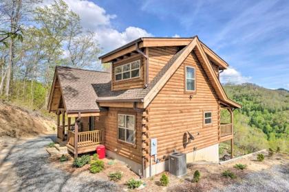 Elevated Cabin Bordering Smoky Mountain Natl Park - image 17