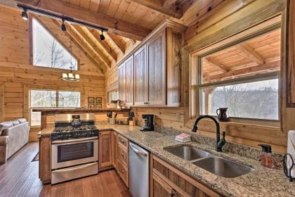 Elevated Cabin Bordering Smoky Mountain Natl Park - image 3