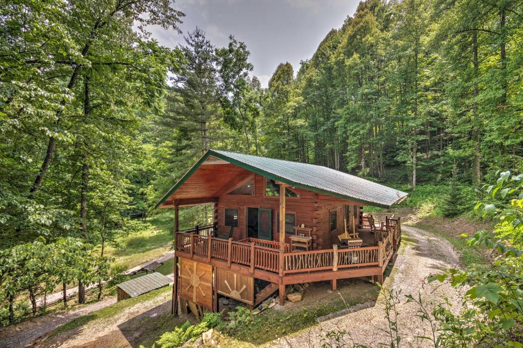 Bryson City Studio with Hot Tub Near Fishing! - main image