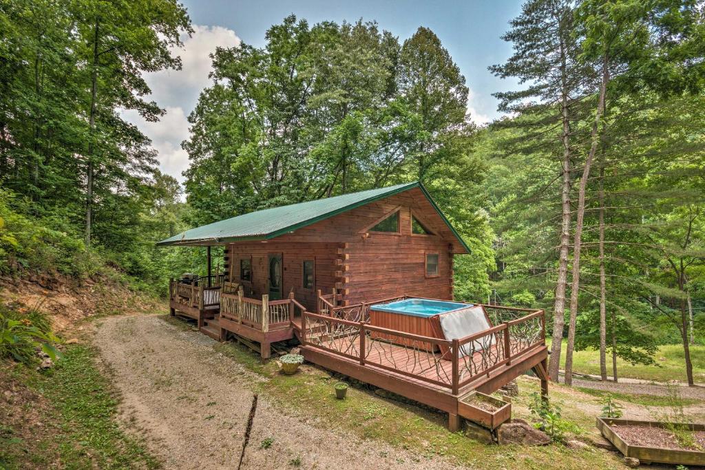 Bryson City Studio with Hot Tub Near Fishing! - image 3