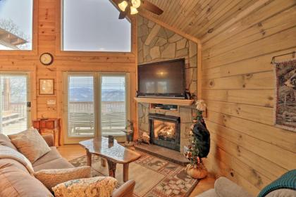 Smoky Mountain Living Grand Cabin with Hot Tub - image 1