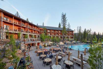 Rush Creek Lodge at Yosemite - image 2