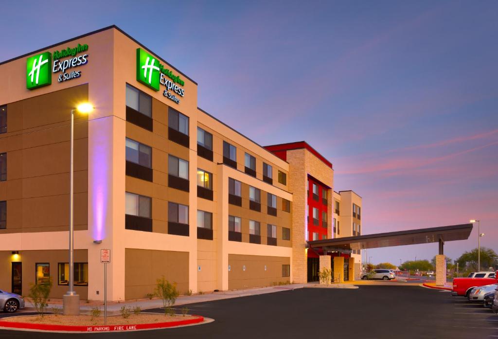 Holiday Inn Express & Suites Phoenix West - Buckeye an IHG Hotel - main image