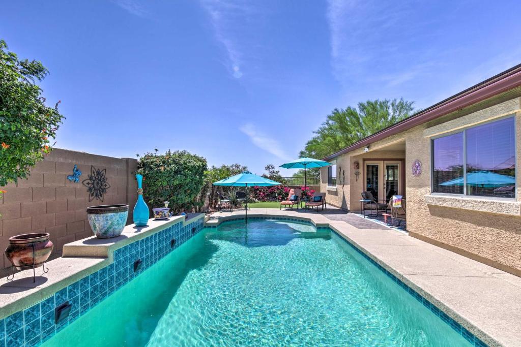 Buckeye Oasis with Sun Porch Pool and Putting Green - image 3