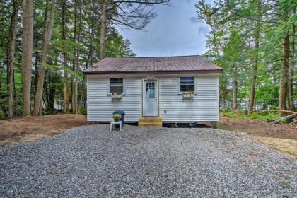 Hartford Cottage with Dock and Private BCH on Bear Pond - image 4