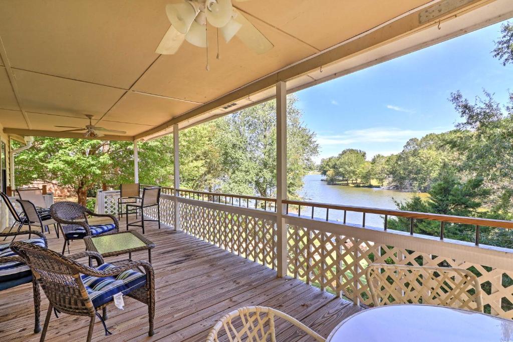 Lakefront Buckhead Cottage with Hot Tub and Game Room! - image 3