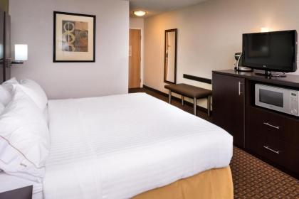 Holiday Inn Express Hotel & Suites Bucyrus an IHG Hotel - image 12