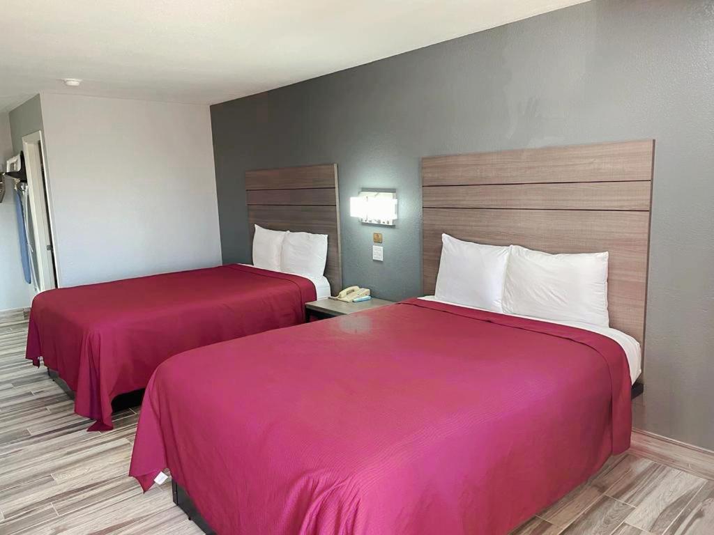 Americas Best Value Inn Buda - image 2