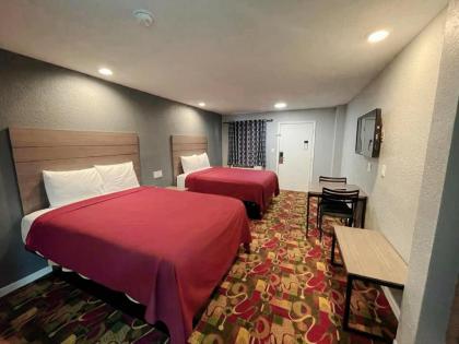 Americas Best Value Inn Buda - image 7