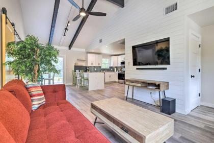 Modern and Colorful Buda Home Near Dtwn Austin! - image 4