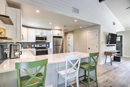 Modern and Colorful Buda Home Near Dtwn Austin! - image 9