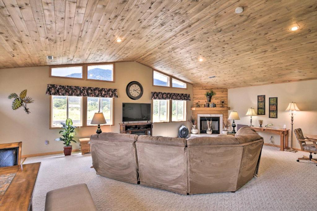 Spacious Buena Vista Home with Fire Pit Near Skiing! - main image