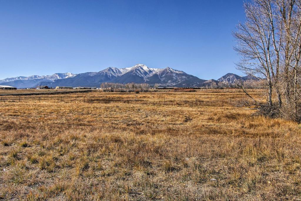 Rustic Cabin Near Downtown BV and Arkansas River! - image 3