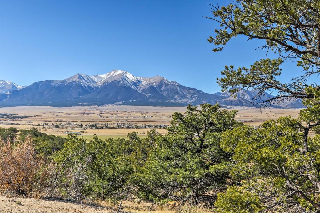 Rustic Cabin Near Downtown BV and Arkansas River! - image 6