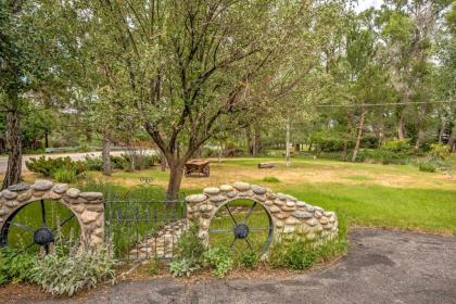 Charming Buena Vista Creekside Home Walk to Main! - image 13