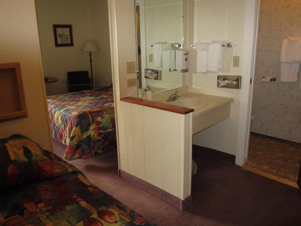 Big Horn Motel - image 3