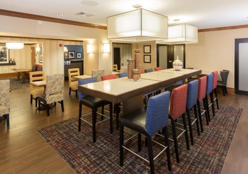 Hampton Inn Buffalo-Airport Galleria Mall - image 5