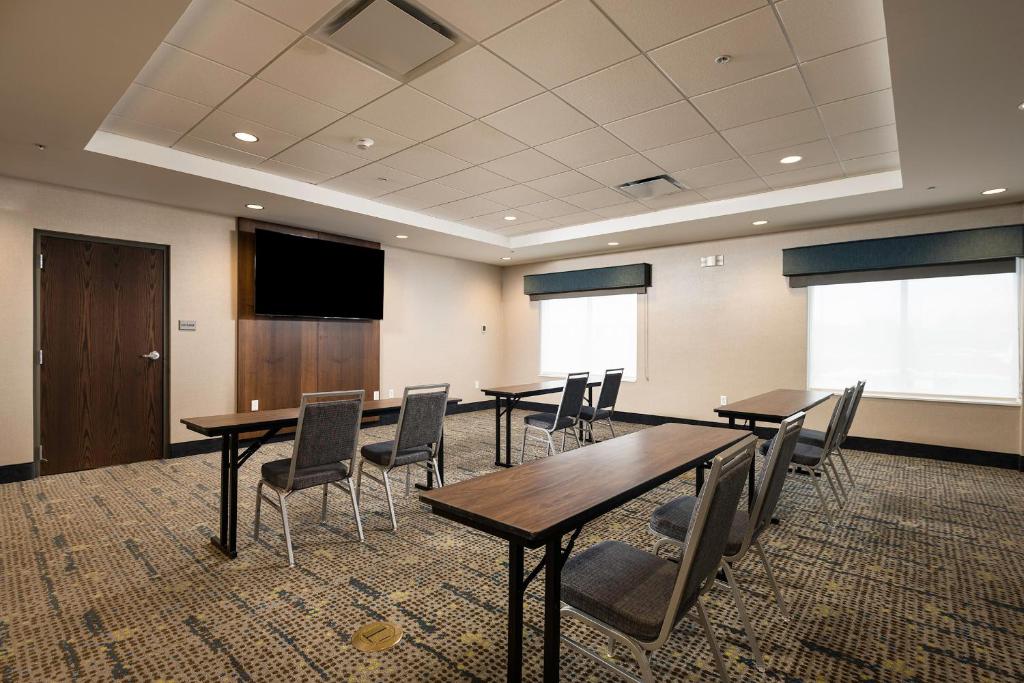 Hampton Inn Buffalo - Amherst - image 4