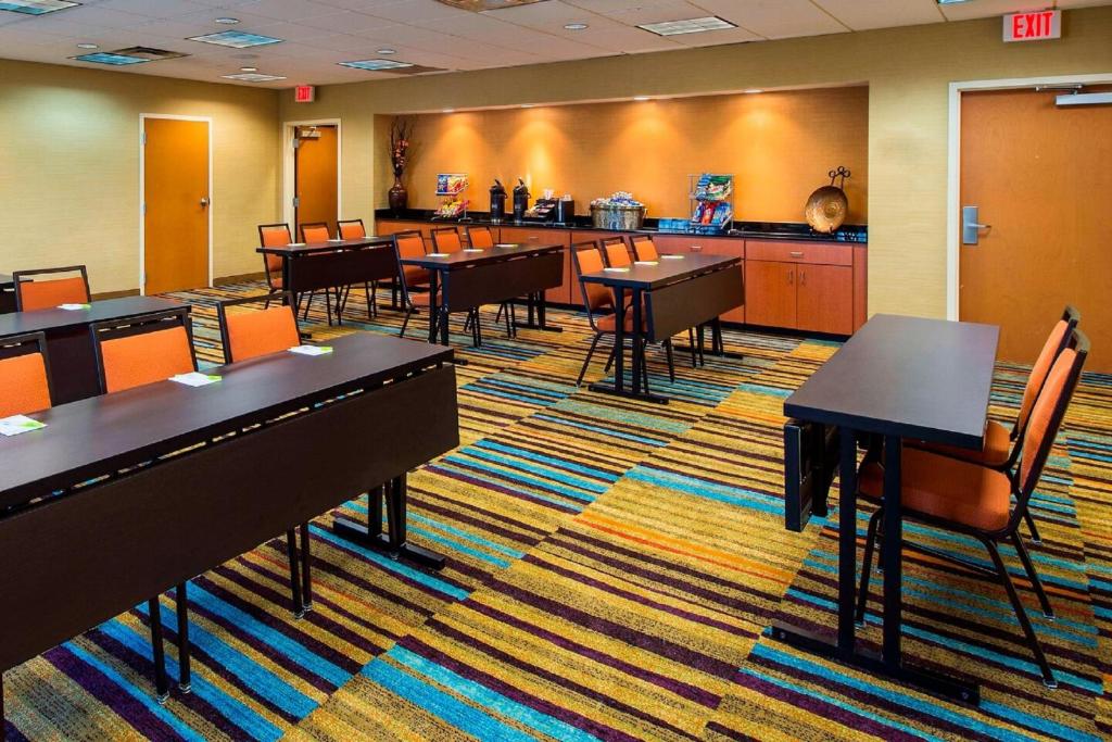 Fairfield Inn & Suites by Marriott Atlanta Buford/Mall of Georgia - image 6