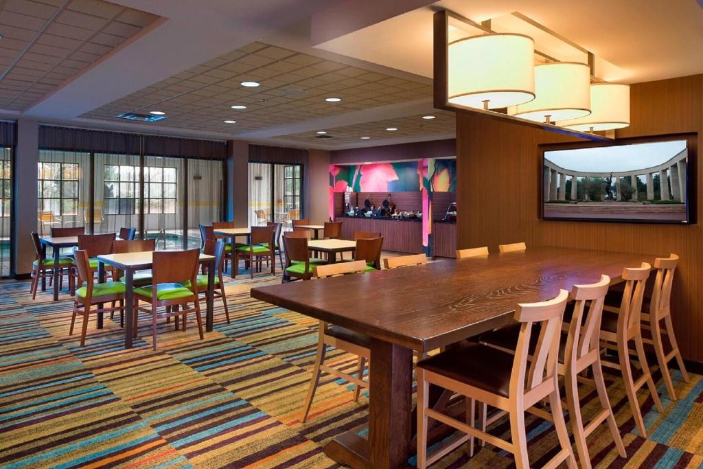 Fairfield Inn & Suites by Marriott Atlanta Buford/Mall of Georgia - image 7