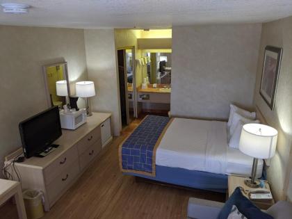 Days Inn by Wyndham Bullhead City - image 5