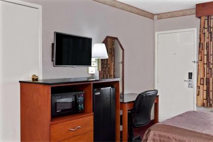 Travelodge by Wyndham Burbank-Glendale - image 13