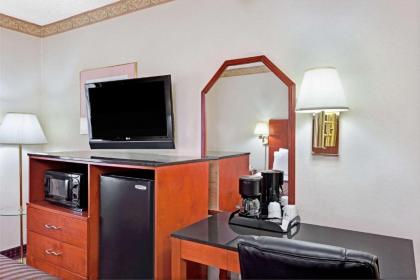 Travelodge by Wyndham Burbank-Glendale - image 14