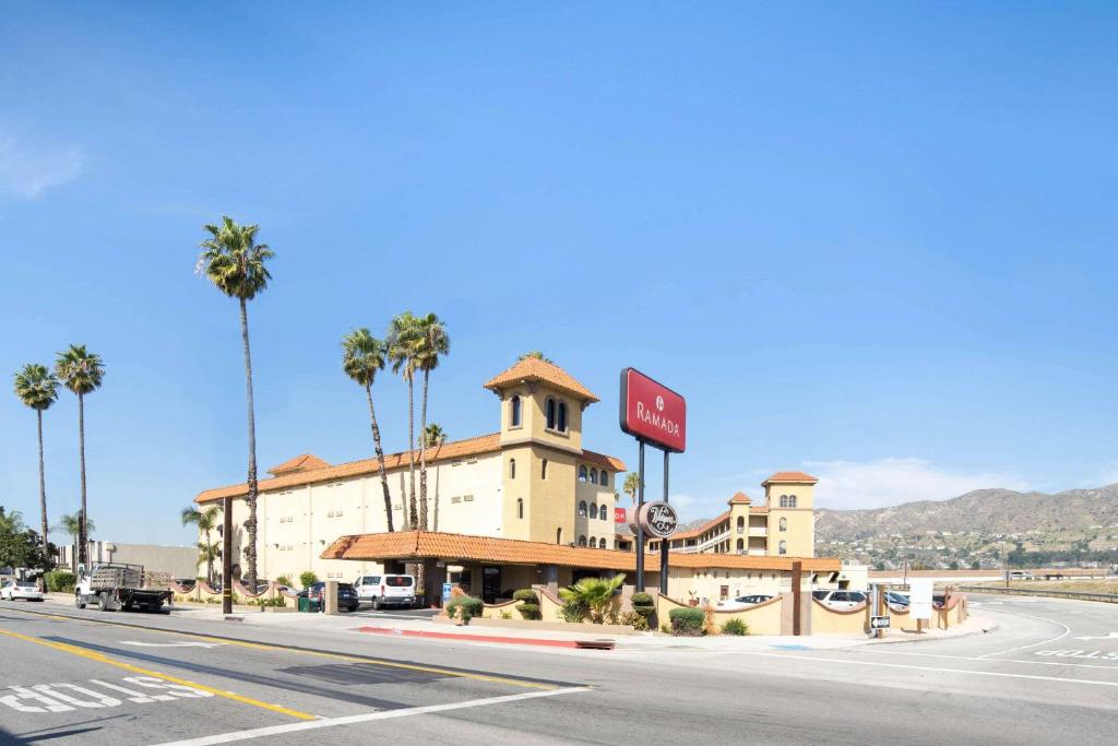 Ramada by Wyndham Burbank Airport - main image