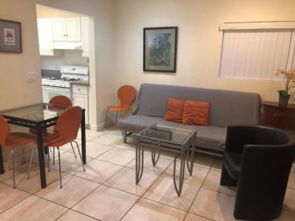 Beautiful New Home in Burbank 1bd - image 7